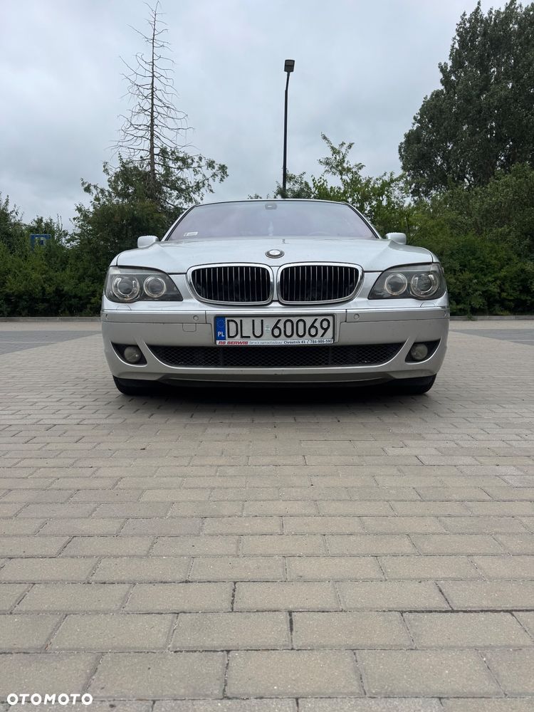 BMW Seria 7 750i - 1