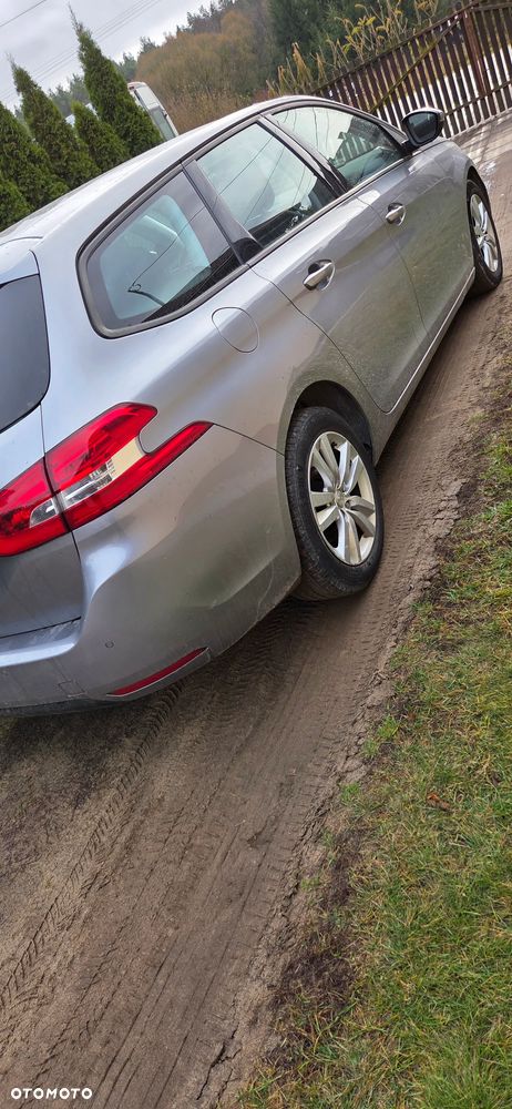 Peugeot 308 - 8
