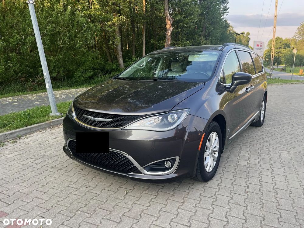 Chrysler Pacifica - 2