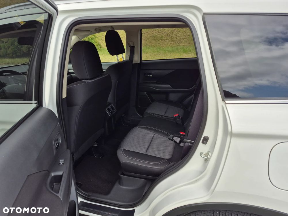 Mitsubishi Outlander - 11