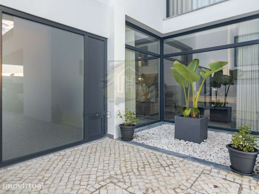 Moradia T3 Exclusiva | Rua João Chagas Sesimbra (2970) | Habiestilo - Grande imagem: 2/60