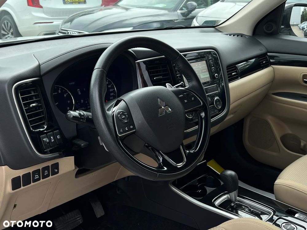 Mitsubishi Outlander - 14