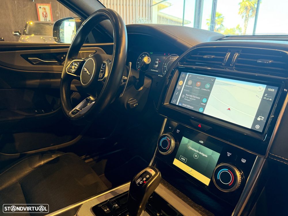 Jaguar XE 2.0 D200 R-Dynamic HSE - 39