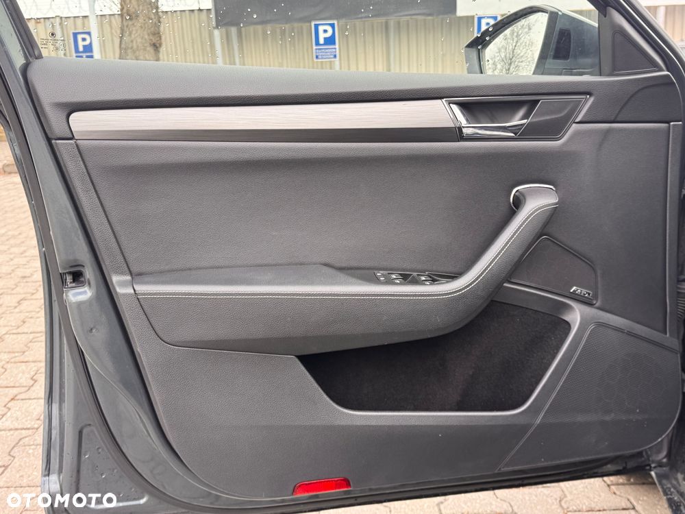 Skoda Superb 2.0 TDI SCR 4x4 Style DSG - 28