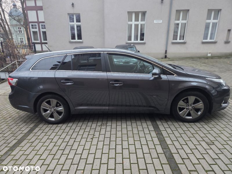Toyota Avensis 2.0 D-4D Premium - 15