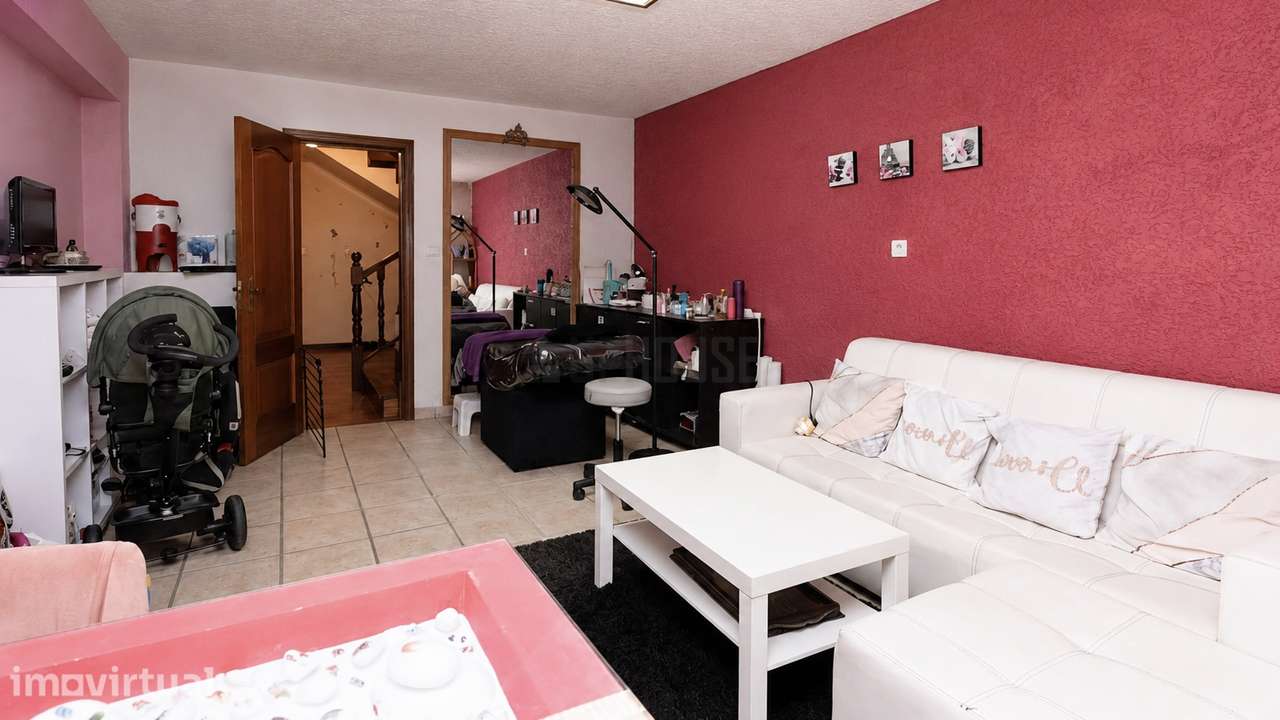 Moradia de Ponta com Jardim e Piscina - Grande imagem: 4/24