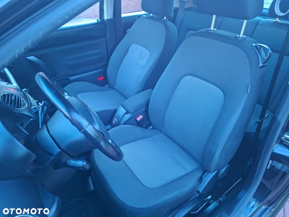 Volkswagen New Beetle - 9