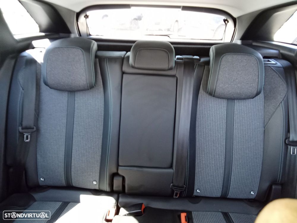 Peugeot 3008 1.5 BlueHDi Allure Pack EAT8 - 32
