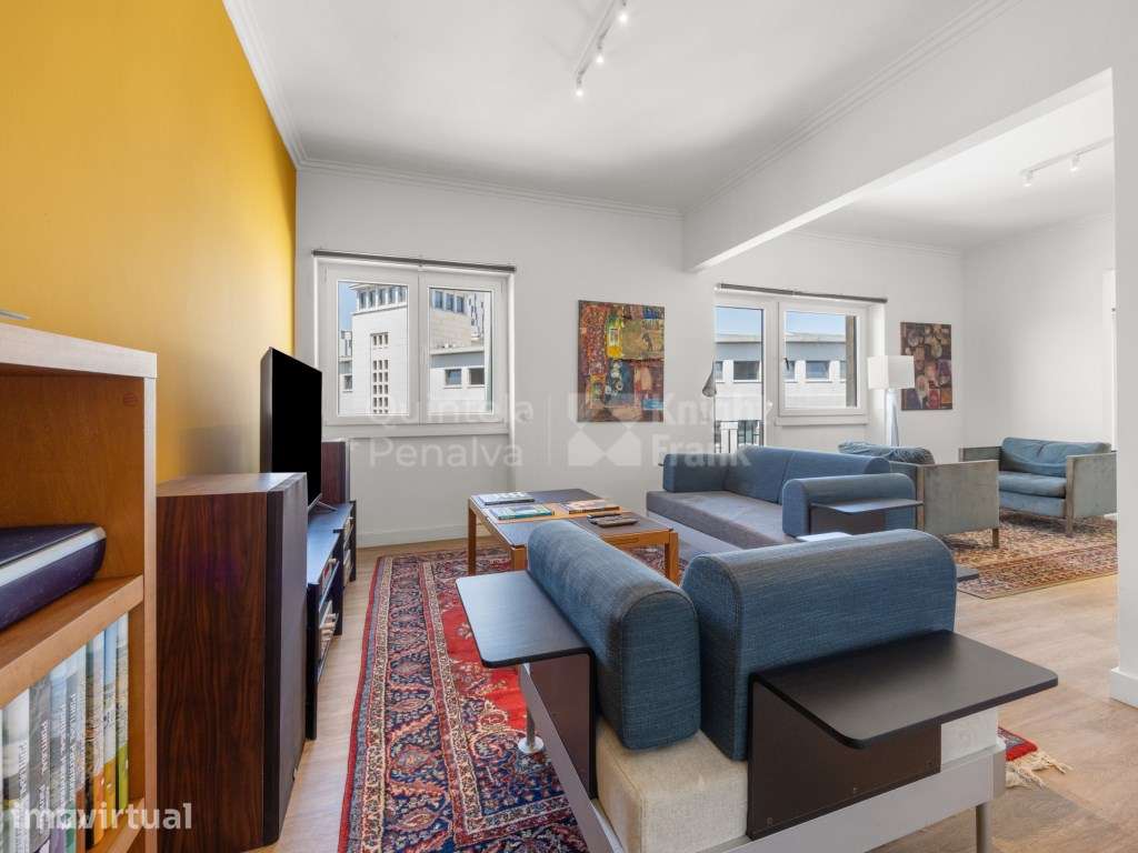 Apartamento T2 renovado com varanda em Arroios - Grande imagem: 4/24