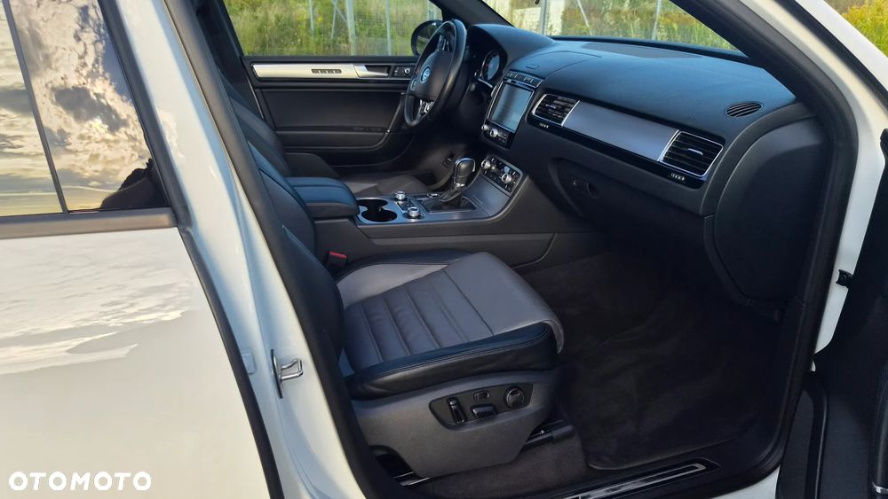 Volkswagen Touareg 3.0 V6 TDI BMT Perfectline R-Style - 10