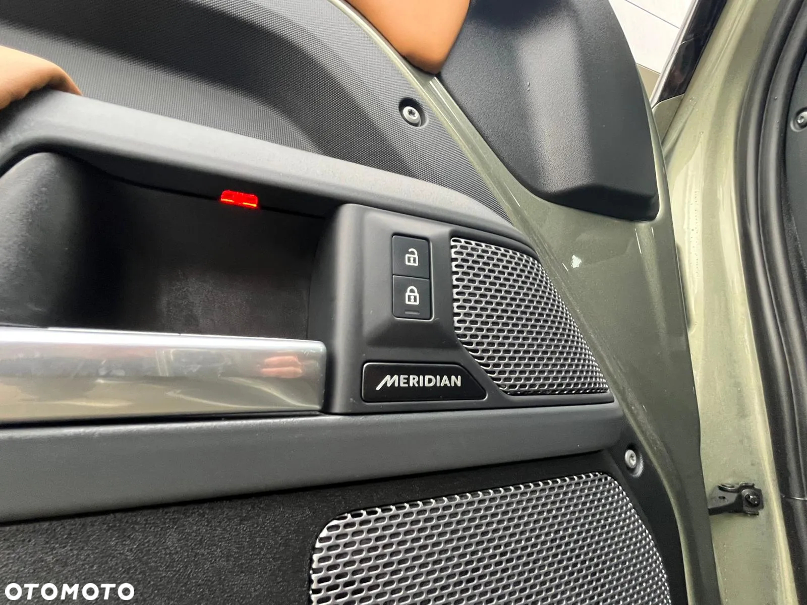 Land Rover Defender - 18