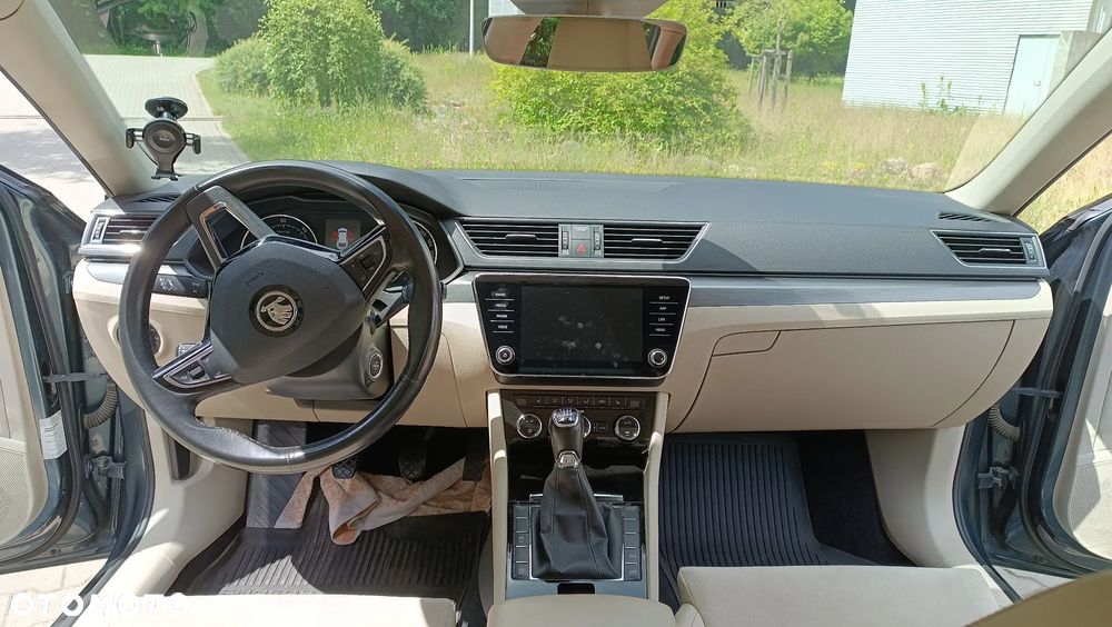 Skoda Superb 2.0 TDI 4x4 Style - 9