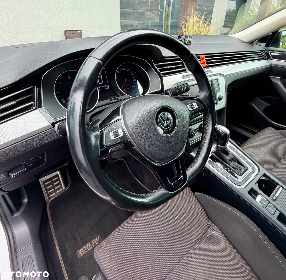 Volkswagen Passat - 25