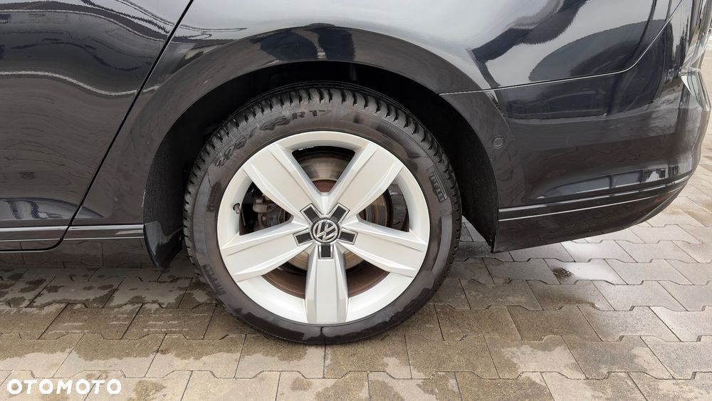 Volkswagen Passat - 25