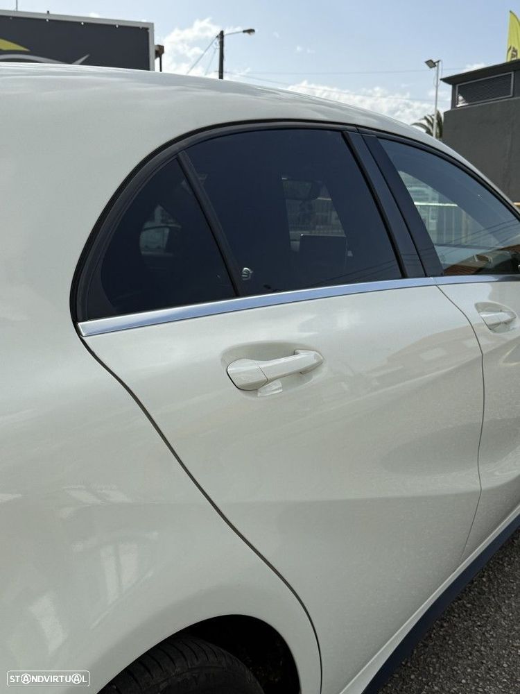 Mercedes-Benz A 180 d AMG Line - 24