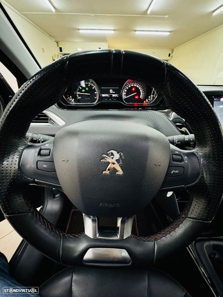 Peugeot 2008 1.2 PureTech GT Line - 21