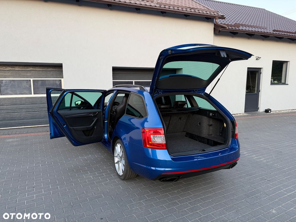 Skoda Octavia Combi 2.0 TDI RS - 11