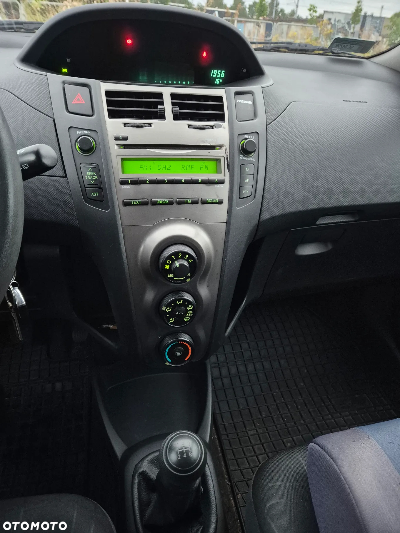 Toyota Yaris 1.0 Terra - 10
