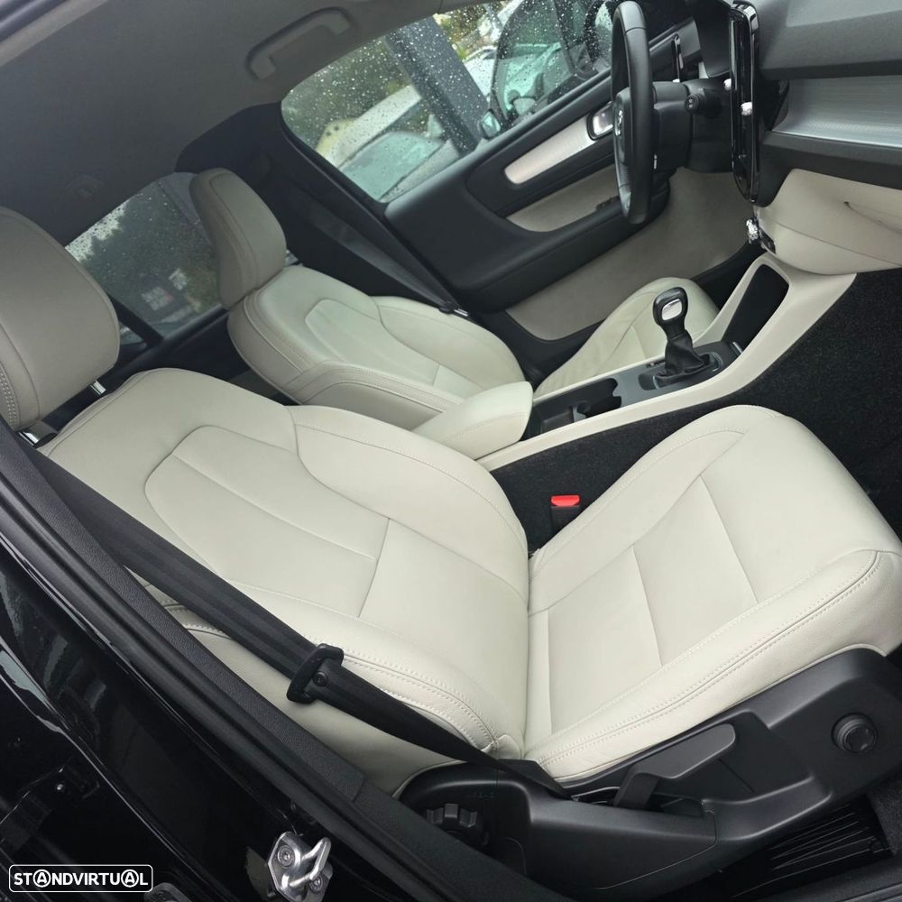 Volvo XC 40 1.5 T3 Momentum Tech Edition - 32