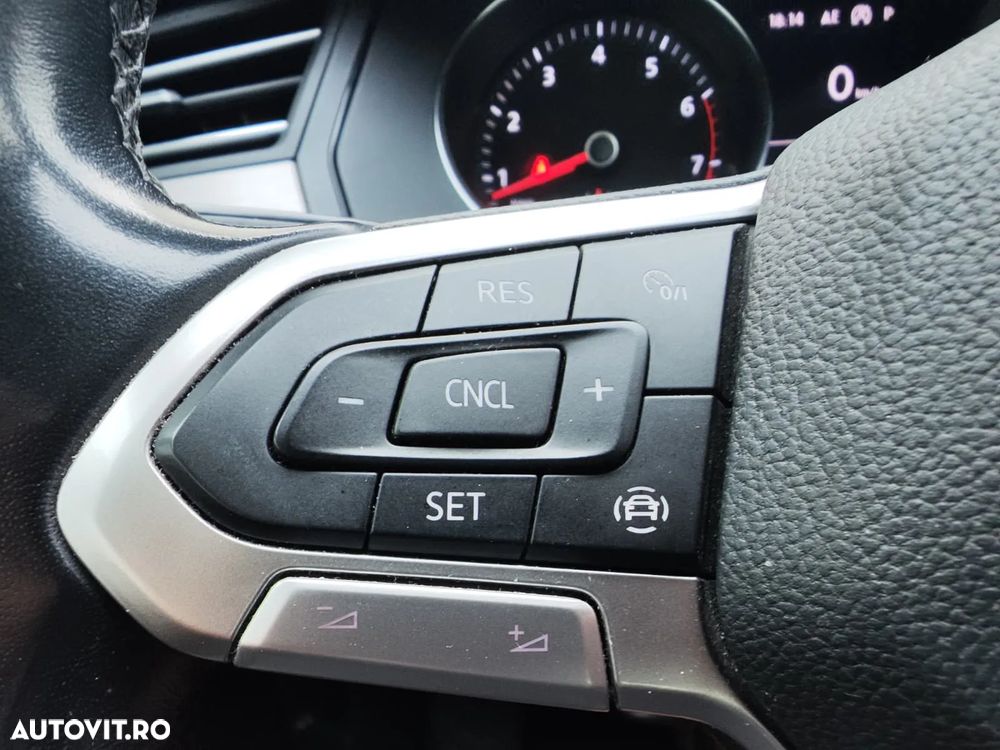 Volkswagen Passat 1.5 TSI ACT DSG Advance - 18