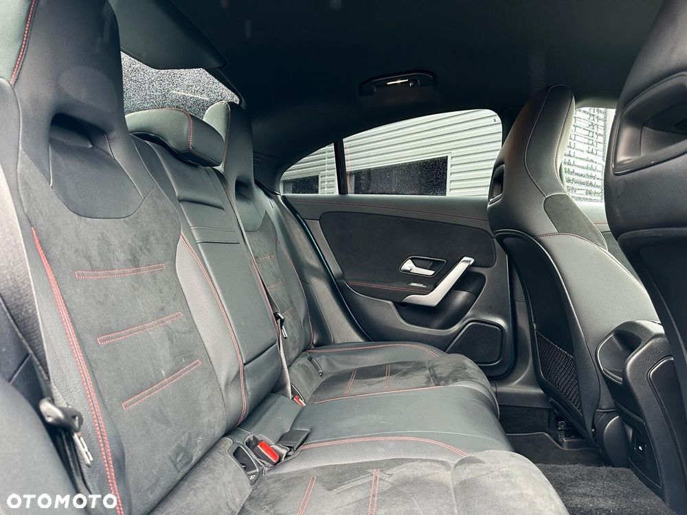 Mercedes-Benz CLA - 10