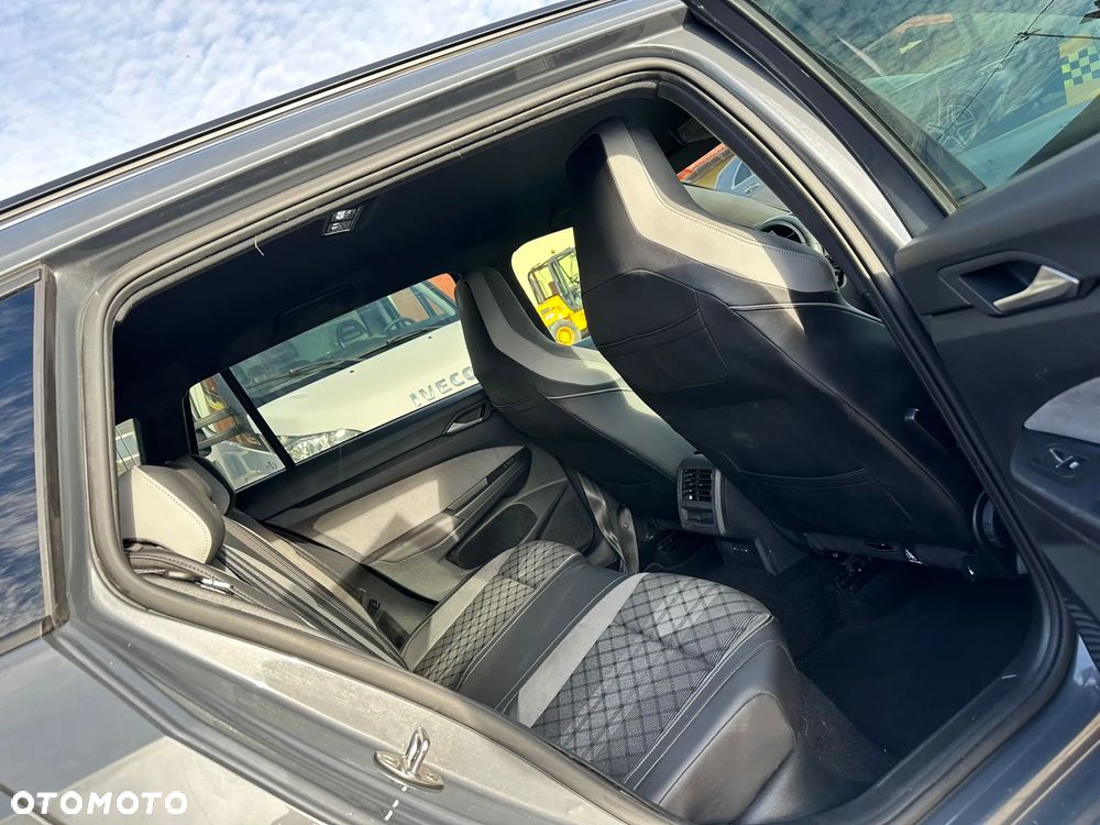 Volkswagen Golf Variant 1.5 eTSI OPF DSG R-Line - 22