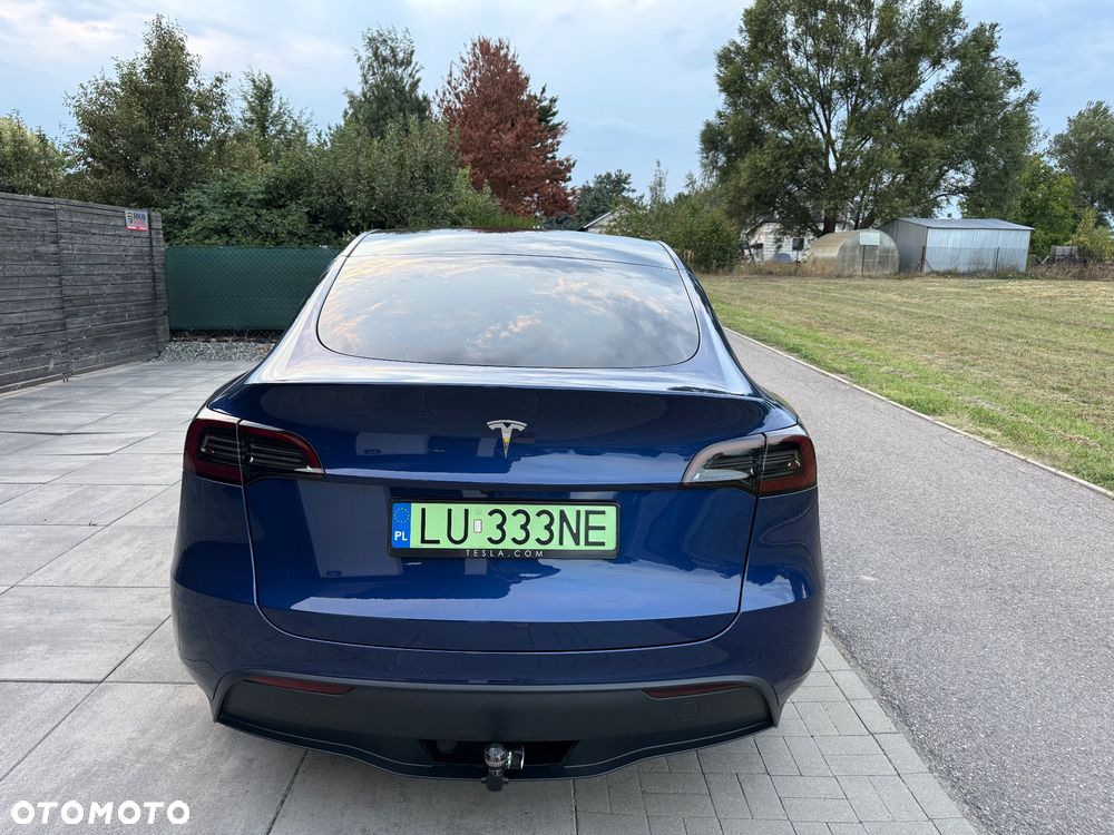 Tesla Model Y Long Range AWD - 4