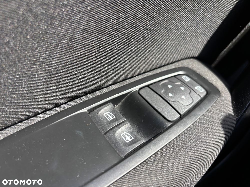 Renault Megane ENERGY TCe 100 LIFE - 11