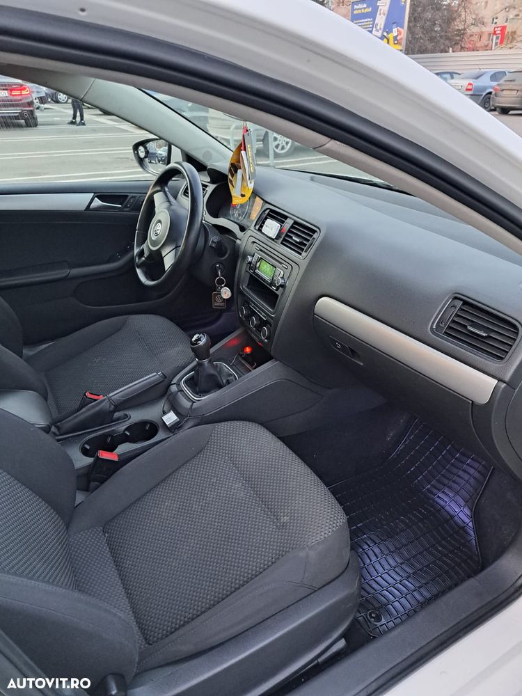 Volkswagen Jetta - 8