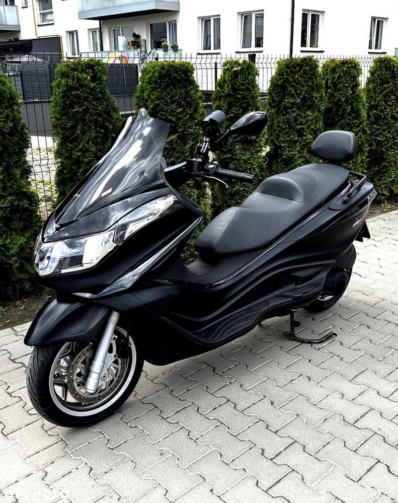 Piaggio X10 - 1