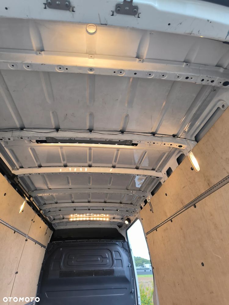 Mercedes-Benz Sprinter - 17