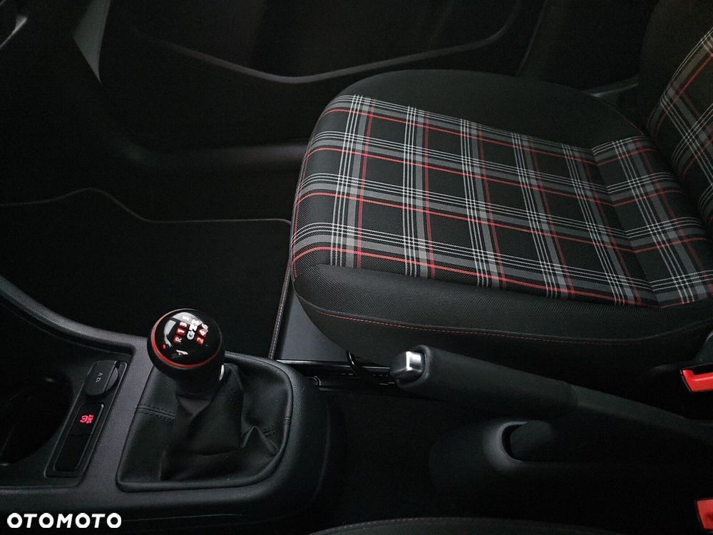 Volkswagen up! 1.0 TSI GTI - 18