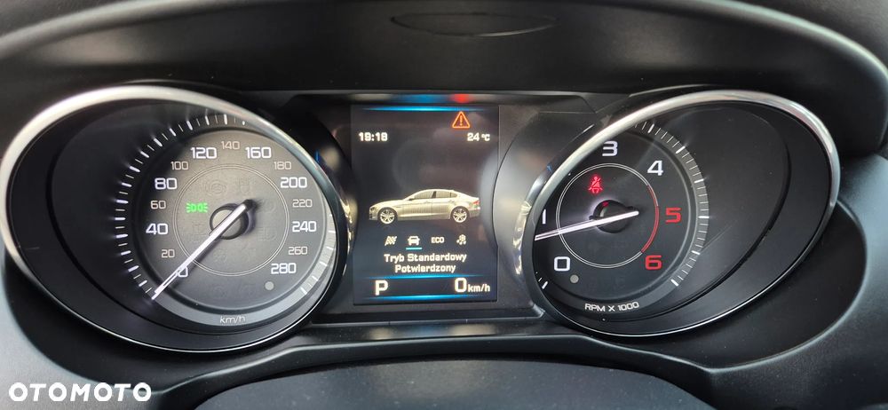 Jaguar XE 2.0 D R-Sport - 8