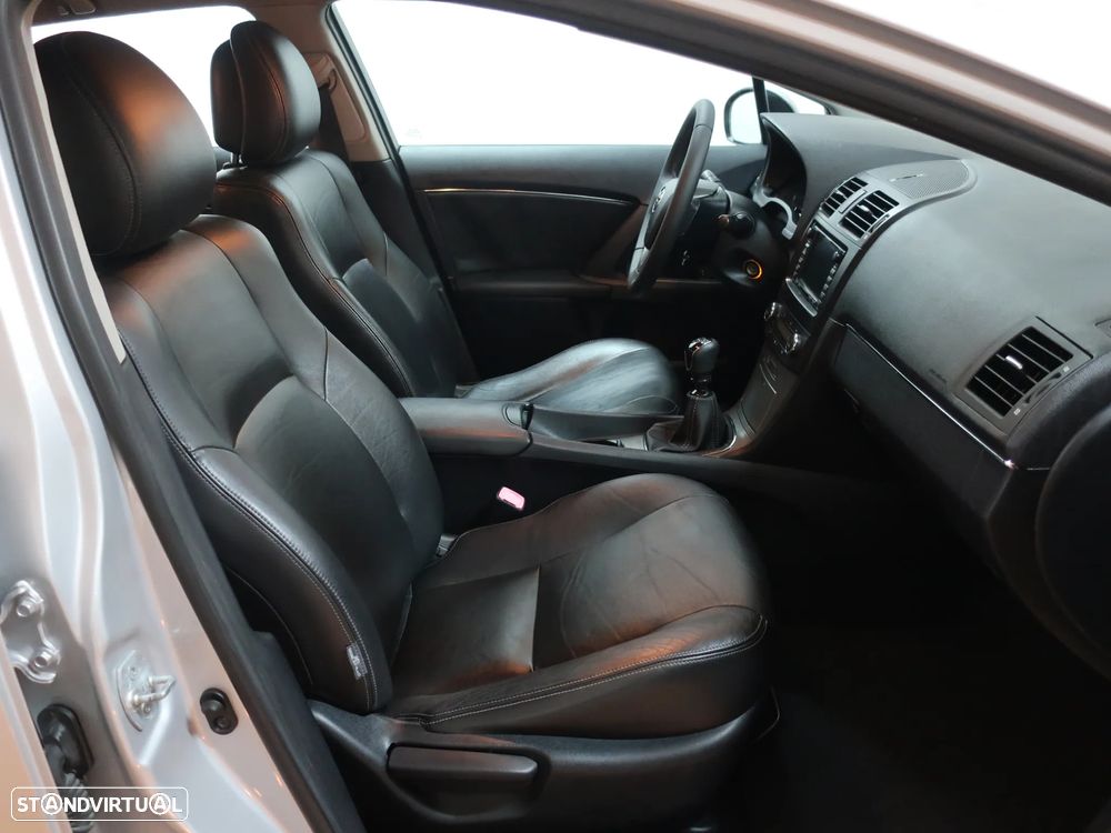 Toyota Avensis SW 2.0 D-4D Exclusive +Pele+GPS - 26
