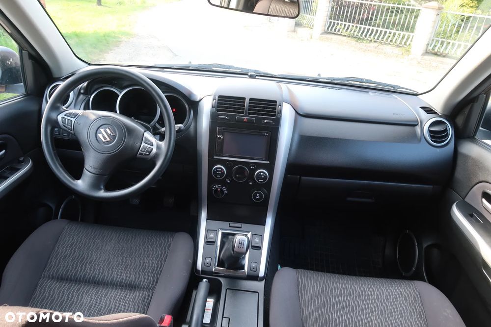 Suzuki Grand Vitara 2.4 Comfort - 22