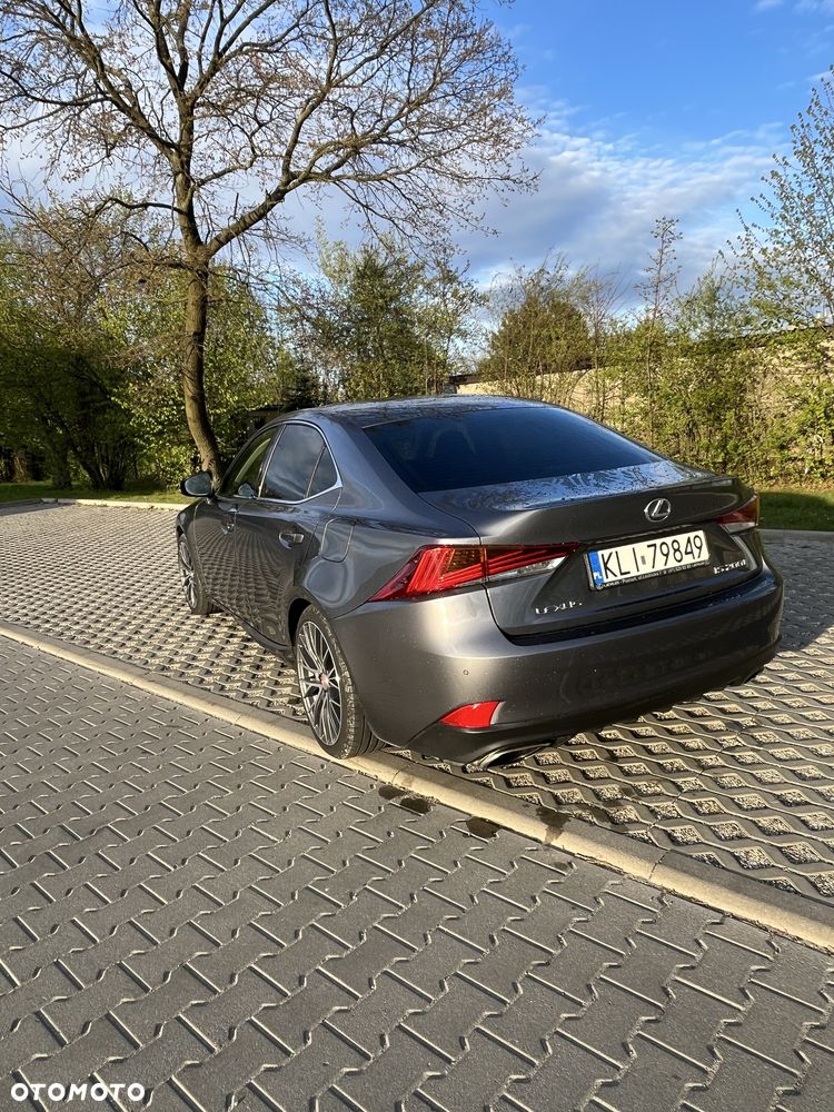 Lexus Inny - 3