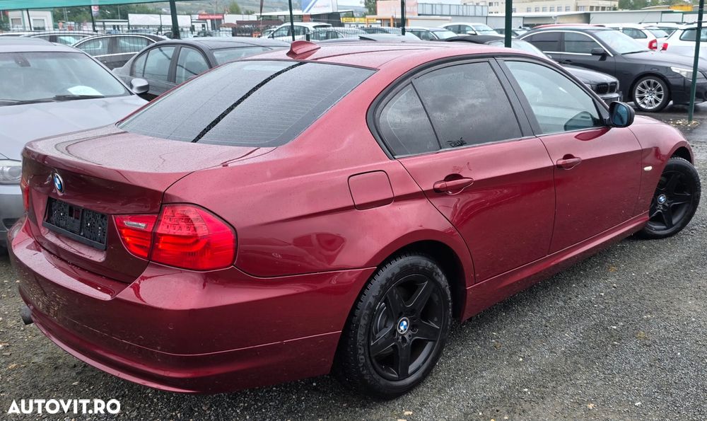 BMW Seria 3 320d EfficientDynamics Edition - 23