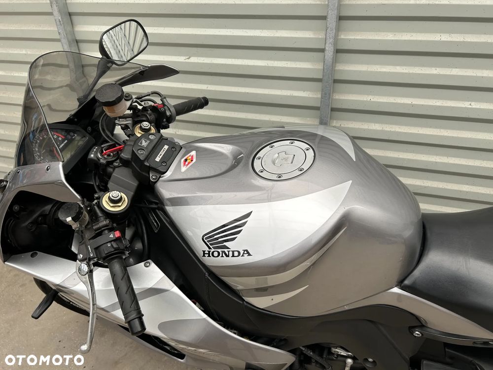 Honda CBR - 8