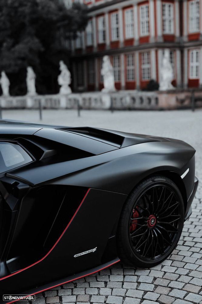 Lamborghini Aventador 6.5 V12 LP740-4 S - 9