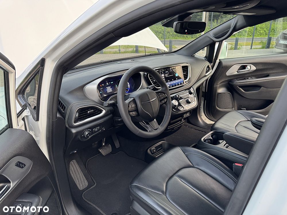Chrysler Pacifica - 20