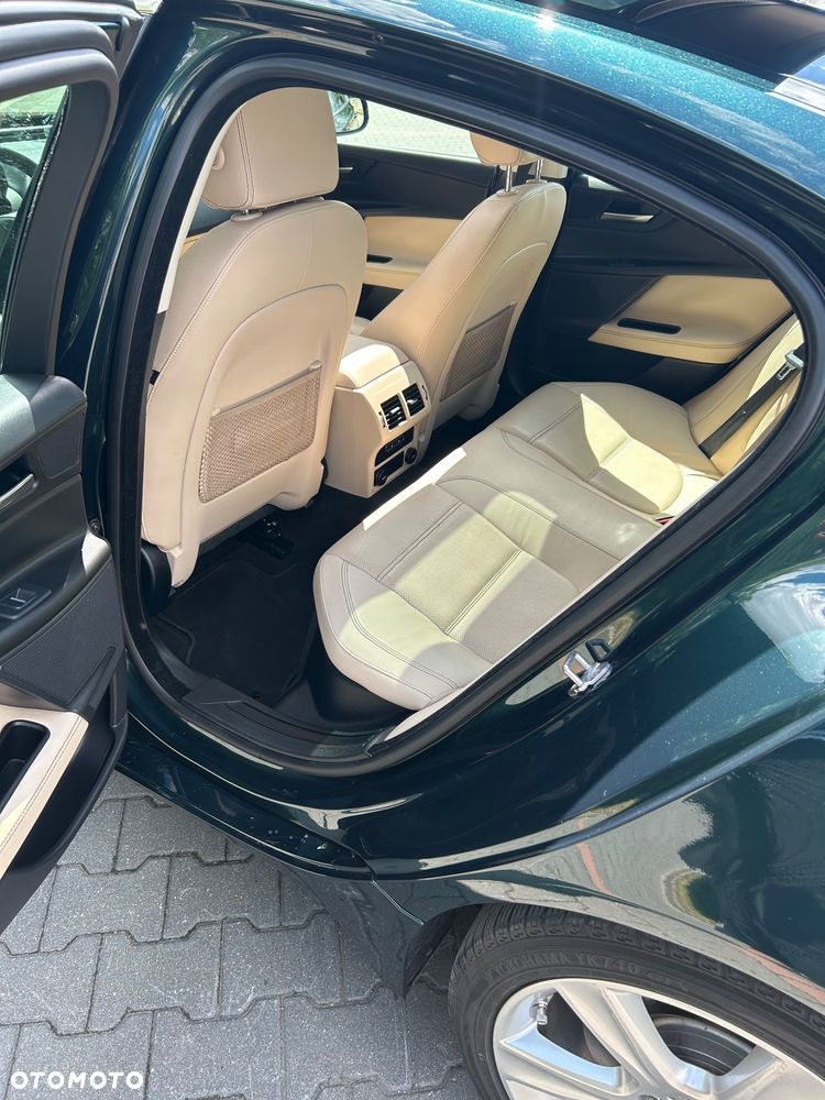 Jaguar XE 2.0 T Prestige - 7