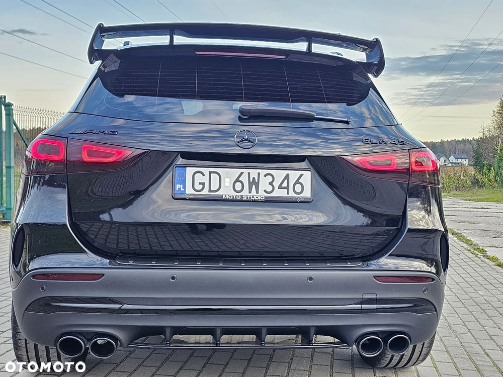 Mercedes-Benz GLA - 11