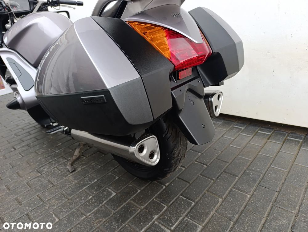 Honda ST - 19