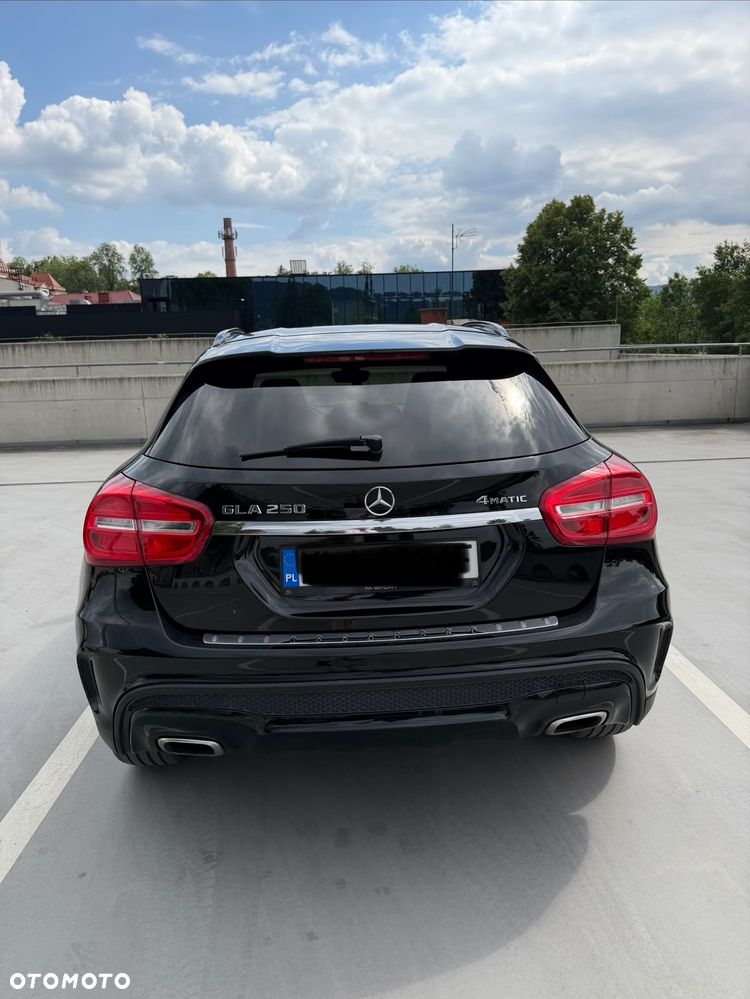 Mercedes-Benz GLA 250 4-Matic AMG Line - 8