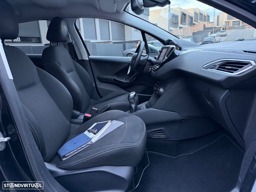 Peugeot 208 1.2 PureTech Style - 12