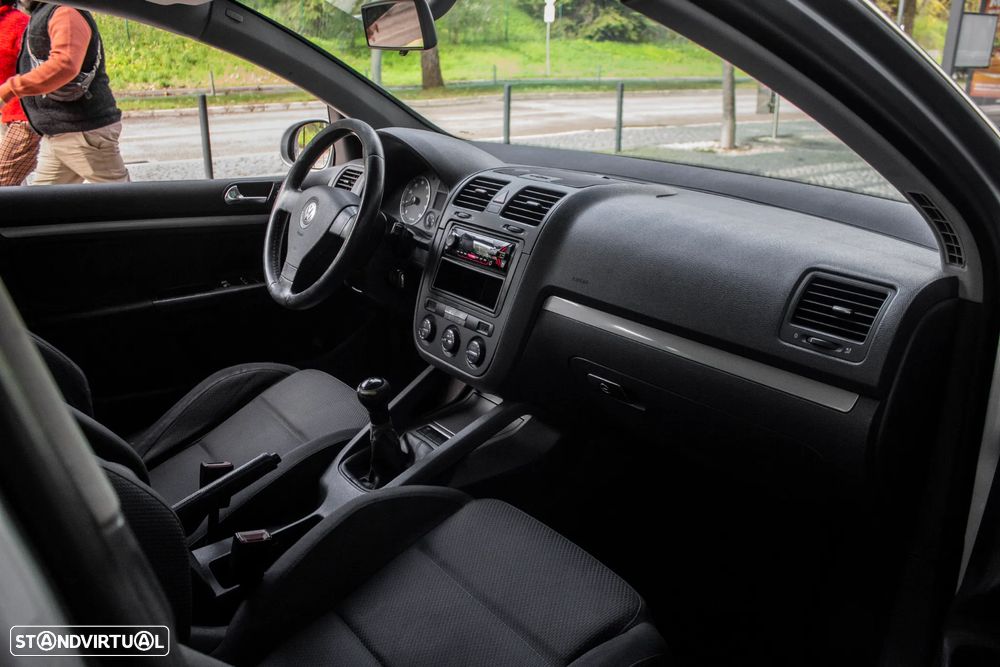 VW Golf 1.6 FSi Confortline - 24