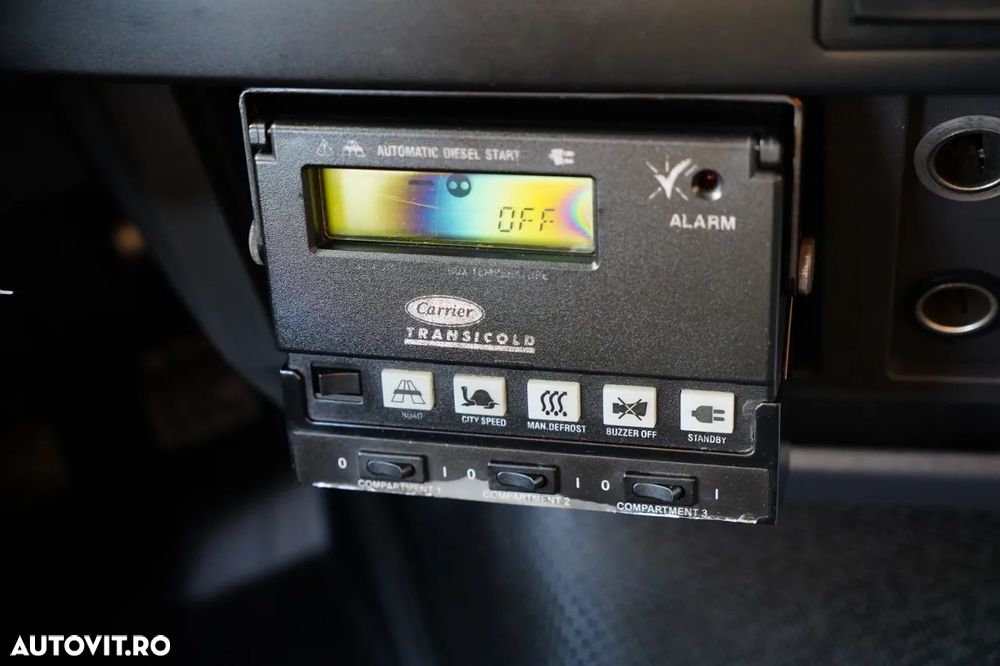 Renault T 430 / 6x2 / REFRIGERAT -9 M / UNITATE CARRIER SUPRA 1250 / platformă elevatoare / oblon rulant / punte de ridicare / direcție - 35