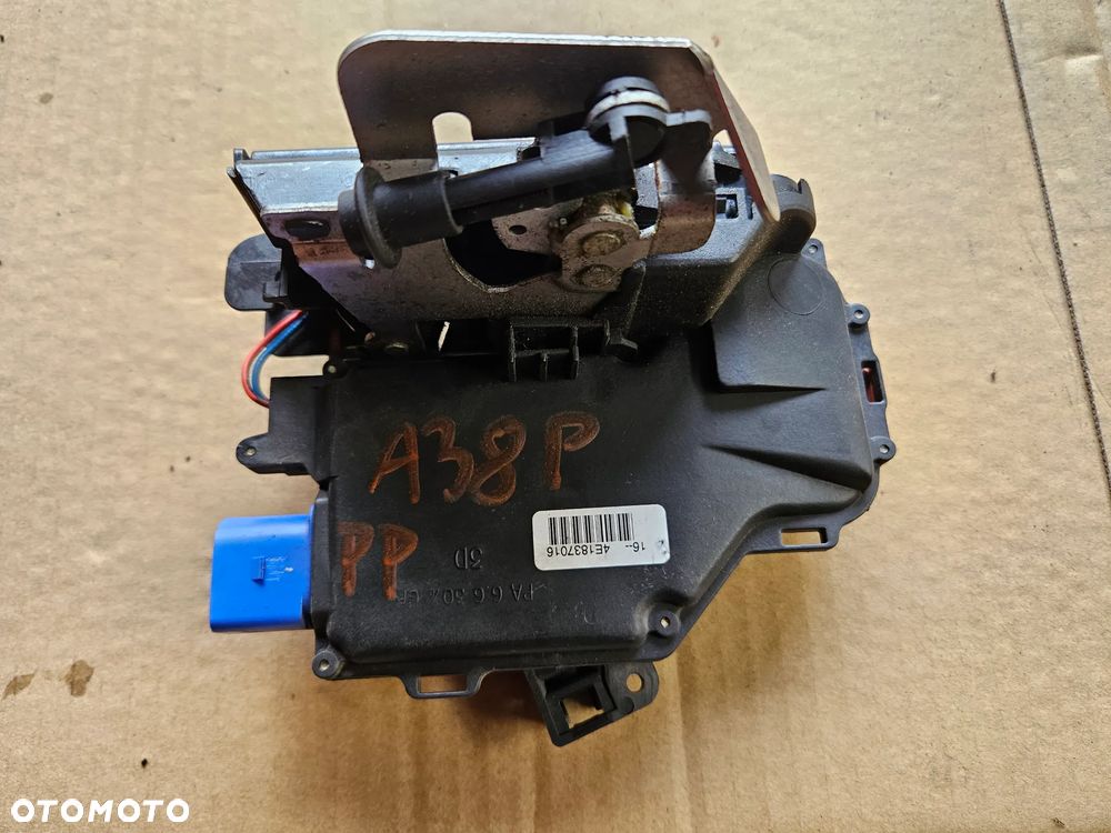 Audi A3 8P 3D zamek drzwi prawych  4F1837016 - 2