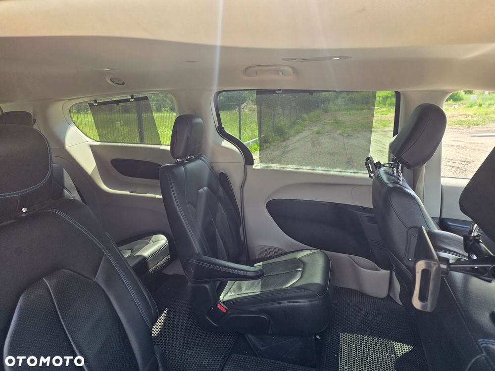 Chrysler Pacifica - 13
