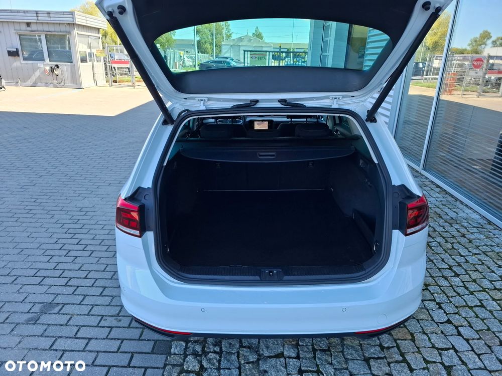 Volkswagen Passat Variant 2.0 TDI SCR DSG Business - 9